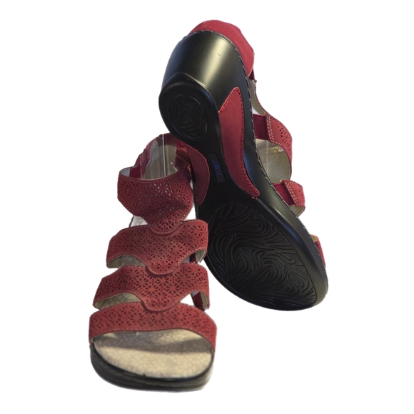 JBU by JAMBU BIANCA RED WEDGE GLADIATOR STYLE OPEN TOE SANDALS SIZE 8.6